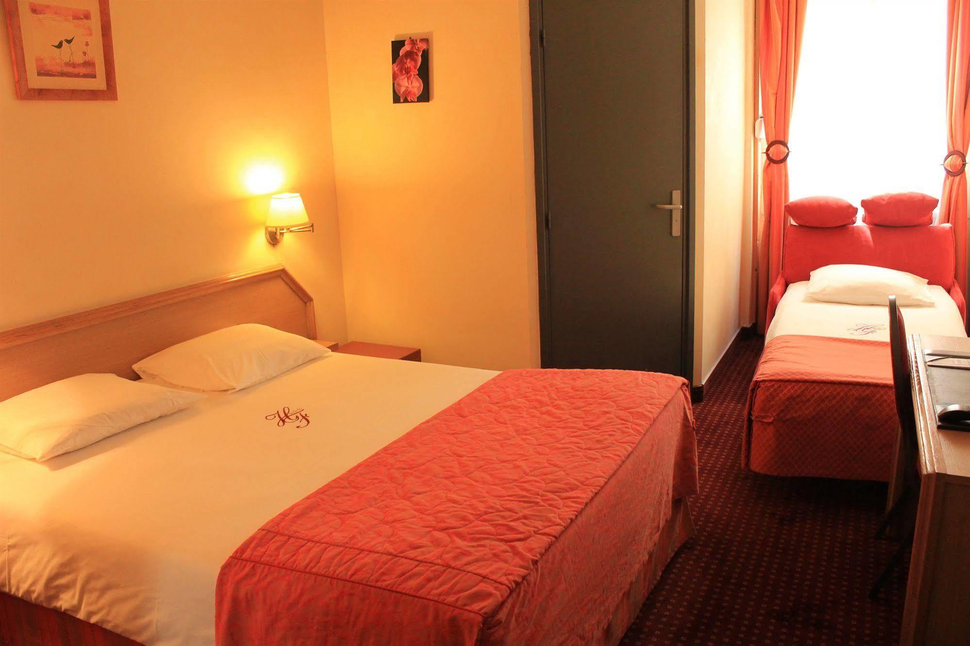 Foch Hotel 3*